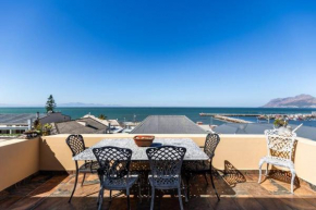 Panoramic views with terrace in heart of Kalk Bay